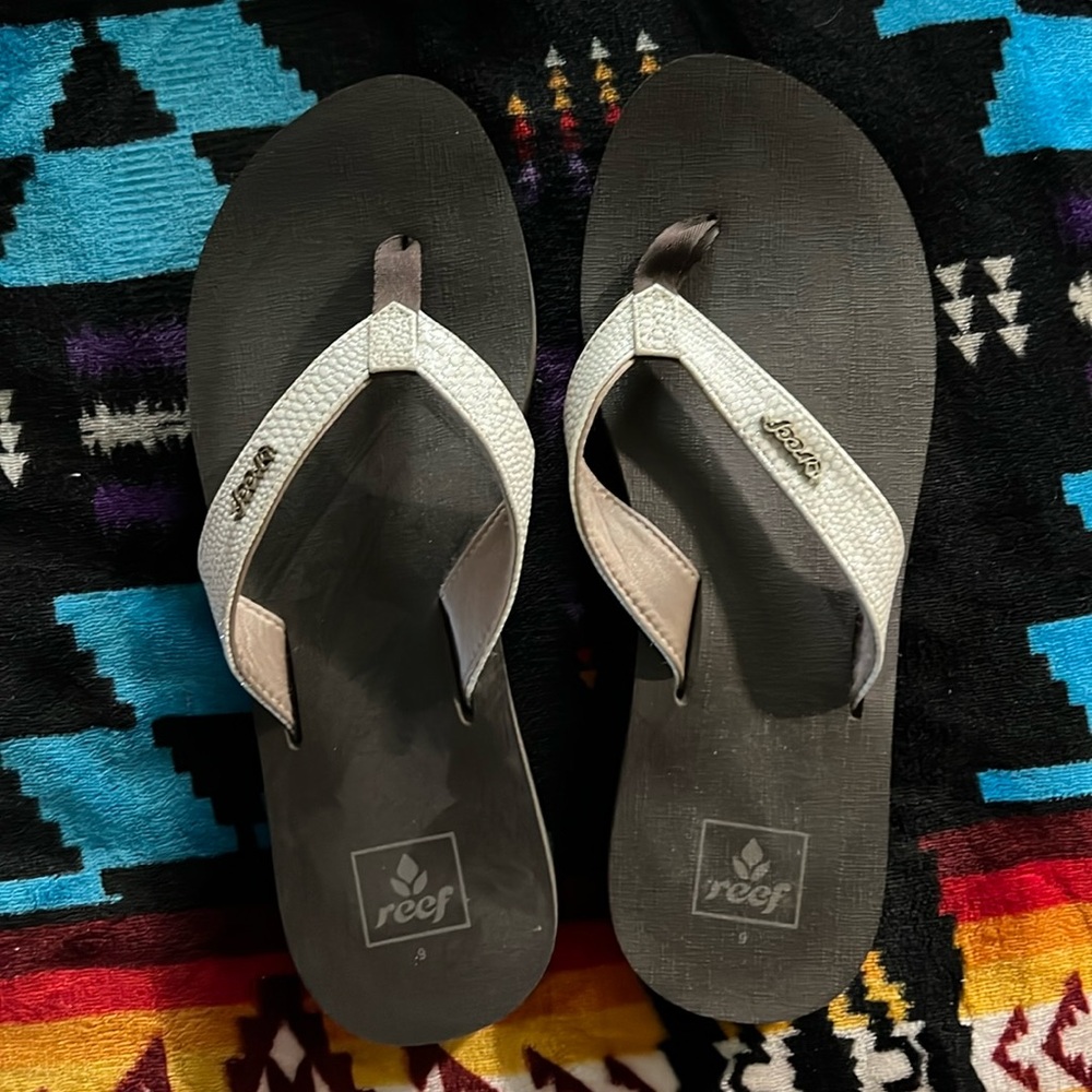 Reef sandals, women’s size 9. Wore 1x. Super cushioney.